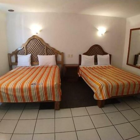 Hotel Omni Морелия Екстериор снимка