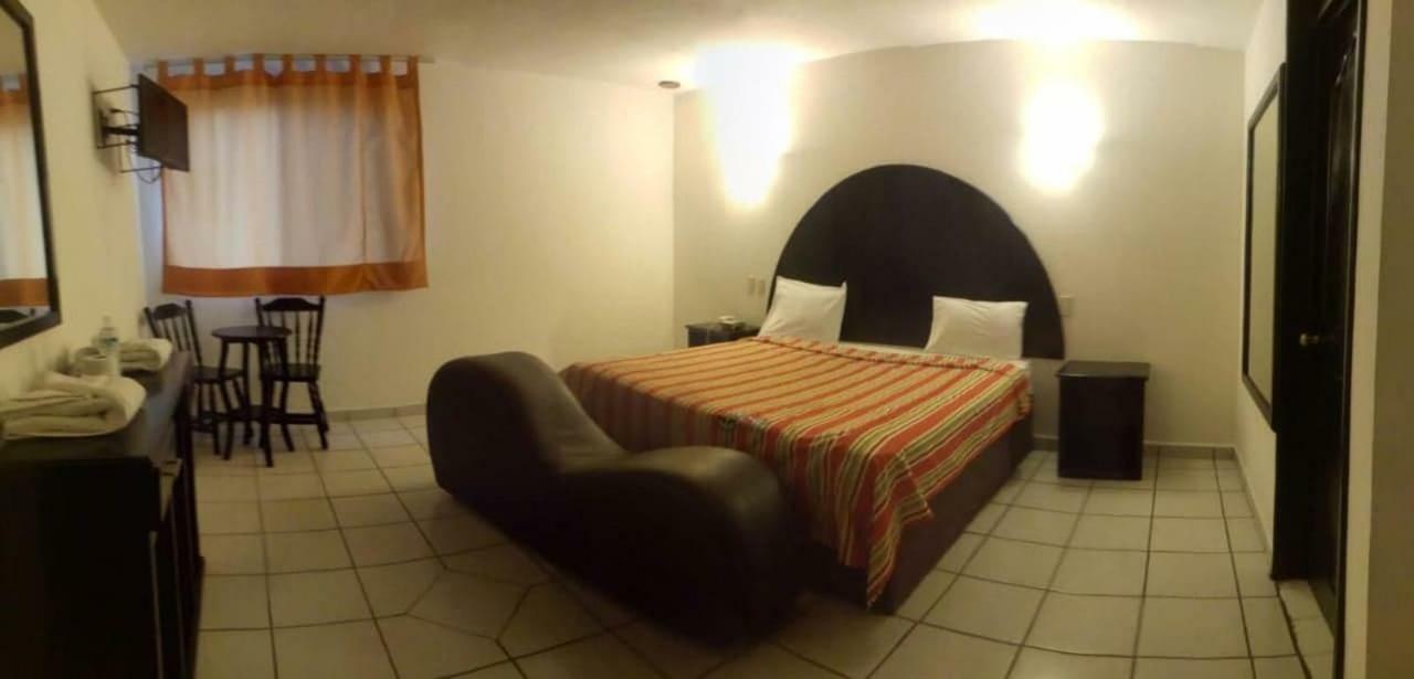 Hotel Omni Морелия Екстериор снимка